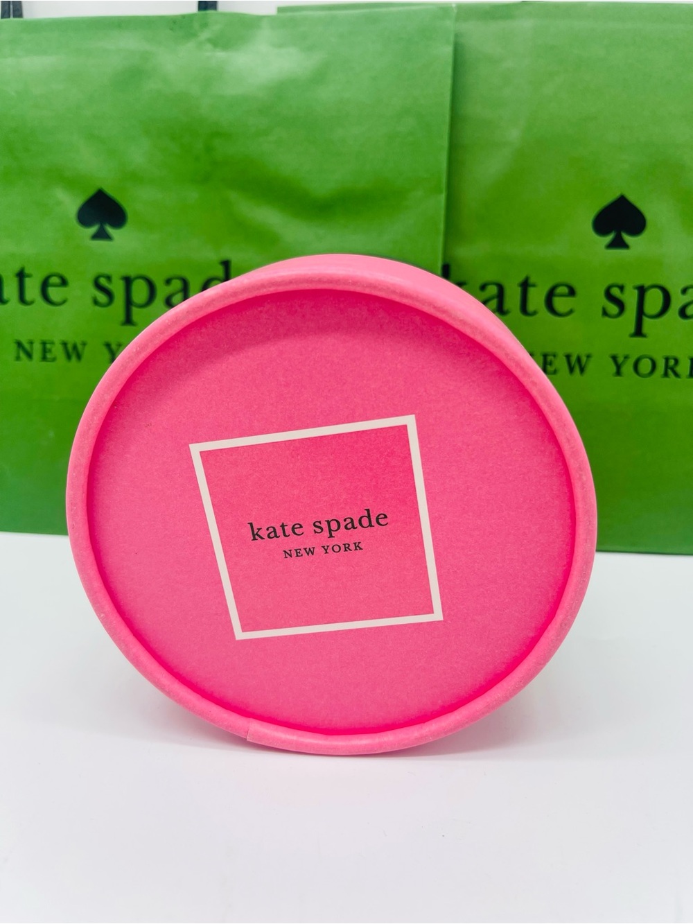 kate spade Hot Pink & Dark Green Round Gift Box with Gold Trim New - Picture 6 of 16
